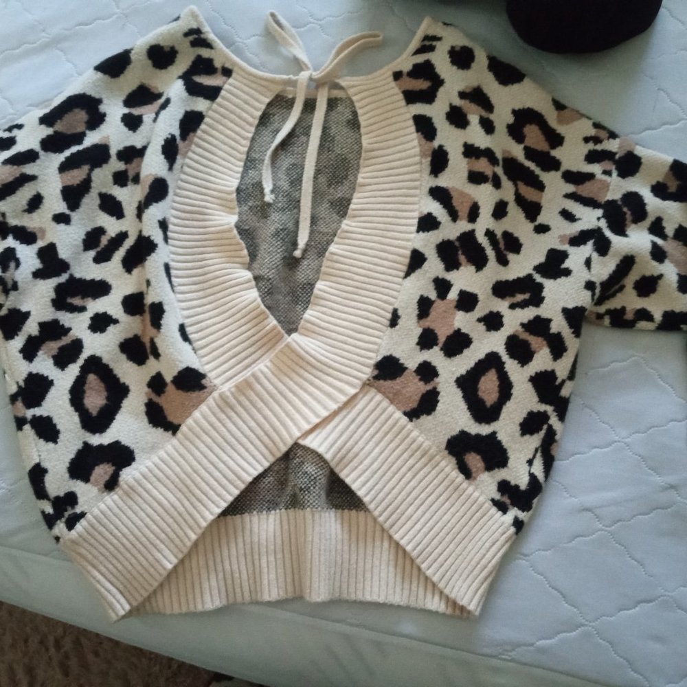 Entro Sweater - Picture 2 of 3